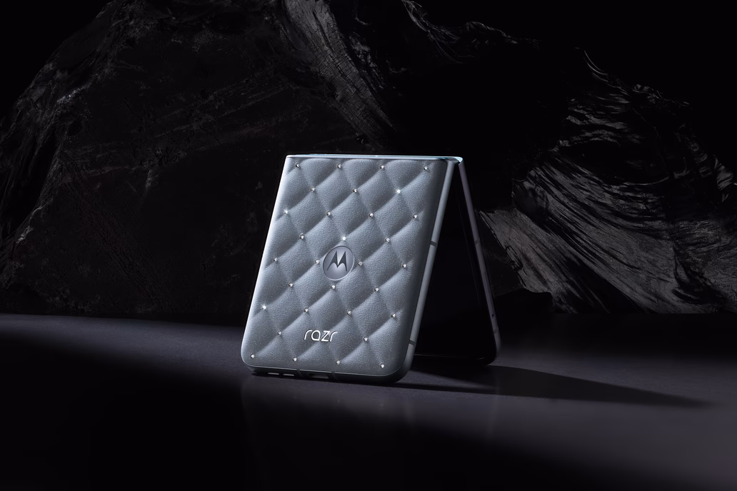 MOTOROLA RAZR SWAROVSKI TABLETOP(2)